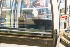 Et voilà mon fauteuil qui arrive.