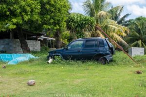 Une des trop nombreuses voitures abandonnées que nous avons vues.