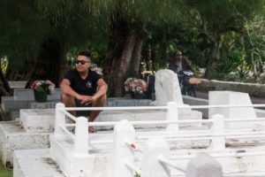 A la sortie de la messe. 