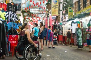 Dans les rues de Chinatown.