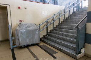 La plateforme élévatrice en panne.