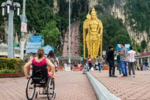 La statue Murugan, presque aussi impressionnante que les 272 marches d'à côté !