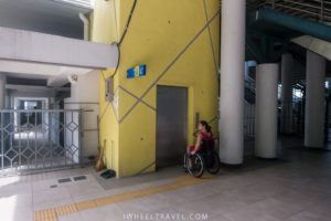 L'ascenseur pour accéder au quai.