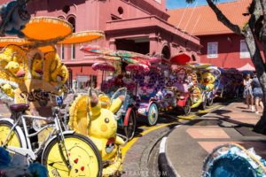 Et la nuit ils sont même éclairés en mode fête forraine !