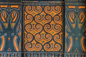 Red, black and yellow are the usual colours for tongkonan carving.