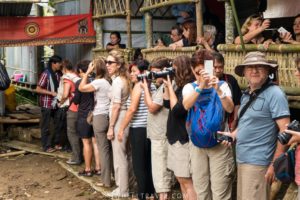 touristes sulawesi toraja cérémonie funéraires