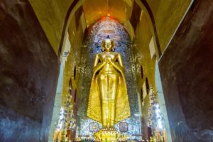 Le bouddha Kakusandha, au nord du temple.