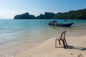 Le calme d'une plage au nord de l’Île de Langkawi.