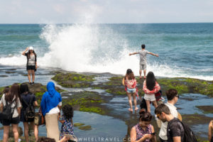 Certains touristes sont prêts à prendre plus de risques que d'autres pour prendre la photo parfaite.