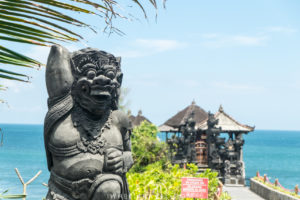 Statue représentant une divinité hindoue, près du temple de Tanah Lot.