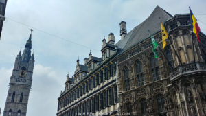 L'hôtel de ville de Gand et le beffroi.