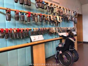 musée de la cloche et de la sonnaille fauteuil roulant